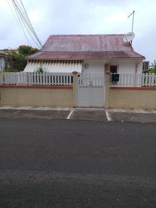 Maison Creole Chaleureuse Avec Stationnement Ле-Гозье Экстерьер фото